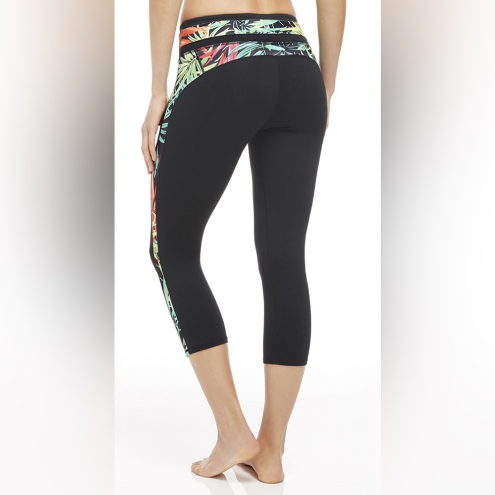 Fabletics Camacan Capri - Picture 2 of 7